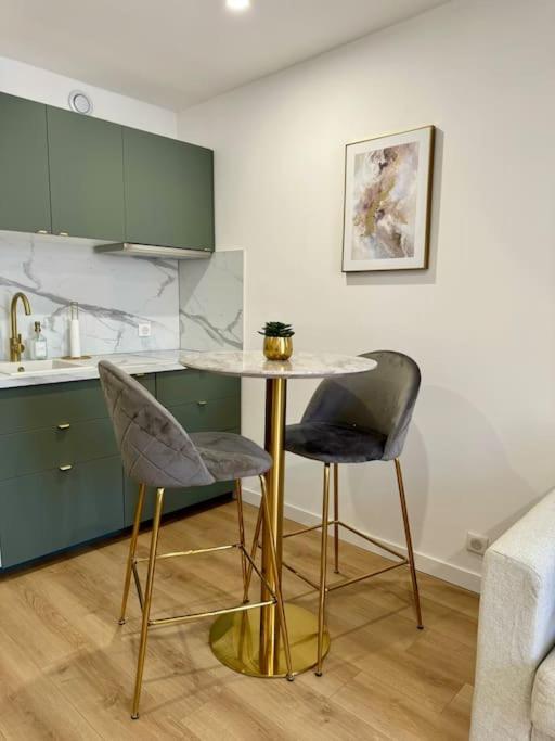 Au Golden Duplex - Centre - Clim - Parking Apartment Нарбон Екстериор снимка